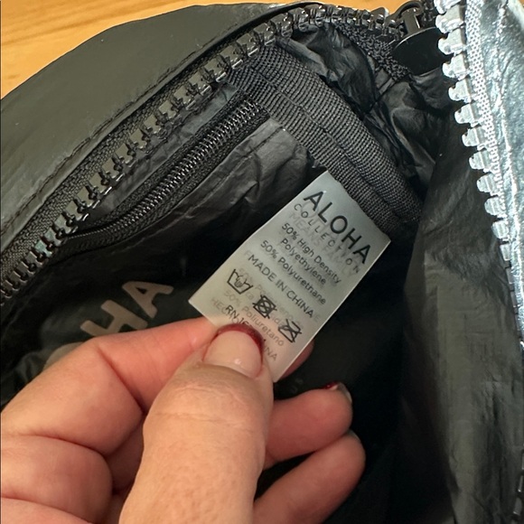 ALOHA Stylish Black Crossbody Bag - Picture 8 of 10